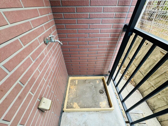 物件内観写真16　(洗濯機置場)