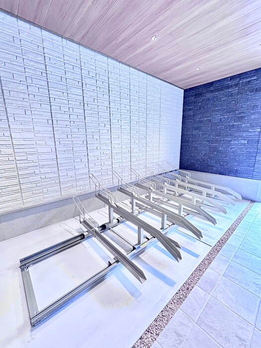 物件外観写真3　(駐輪場)