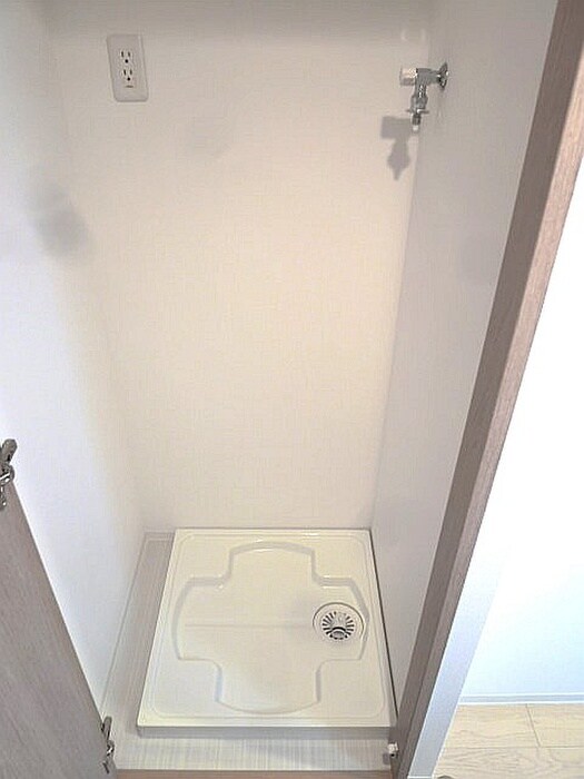 物件内観写真9　(洗濯機置場)