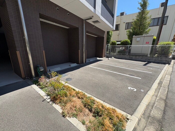 物件外観写真4　(駐車場)