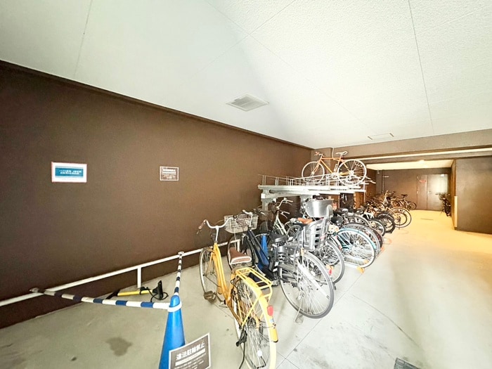 物件外観写真5　(駐輪場)