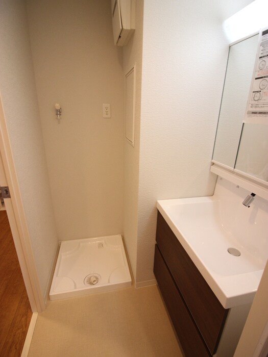 物件内観写真14　(洗濯機置場)