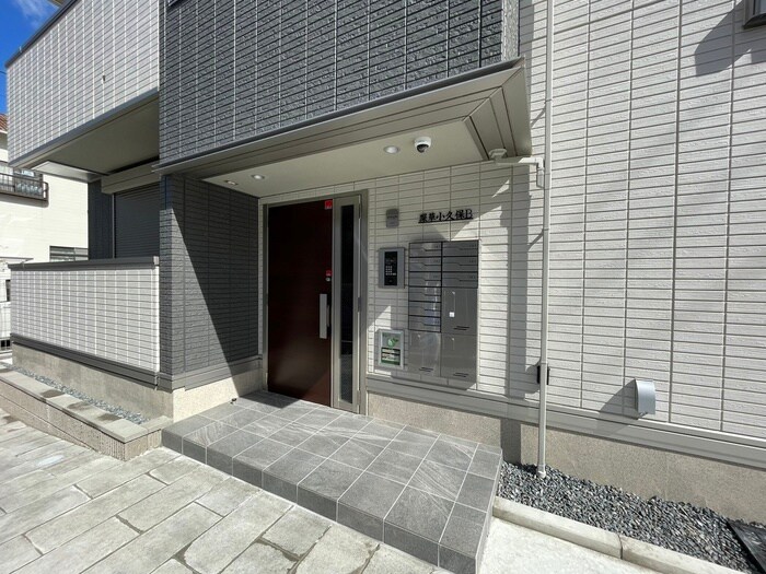 物件外観写真3　(エントランス部分)