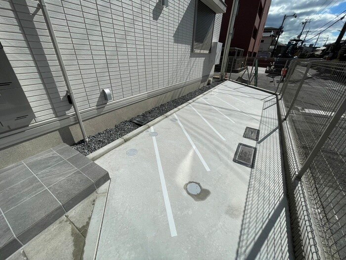 物件外観写真4　(駐輪場)