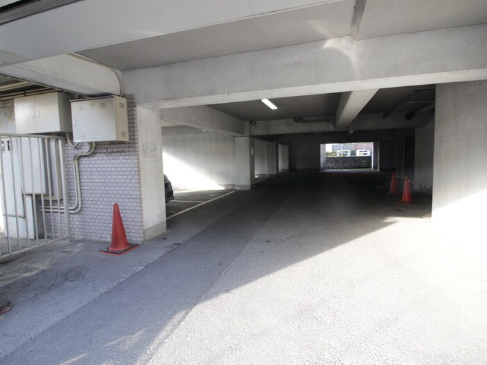 物件外観写真5　(駐車場)