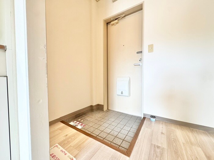 物件内観写真17　(玄関)