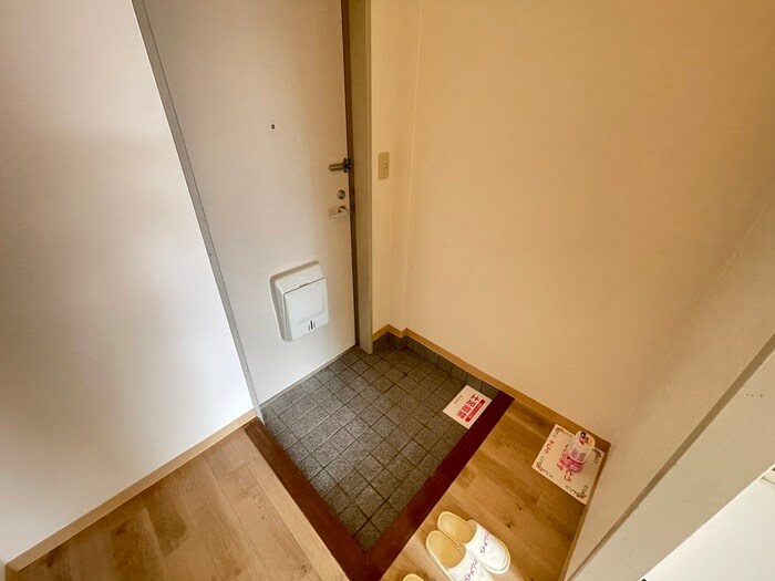 物件内観写真17　(玄関)