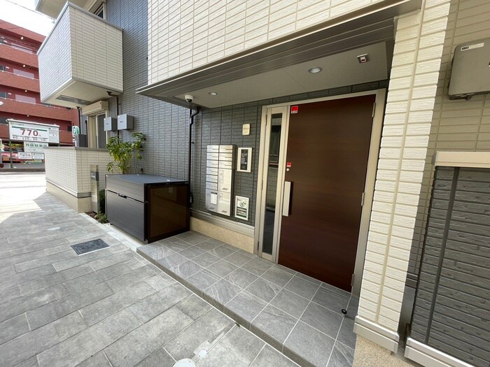 物件外観写真4　(エントランス部分)