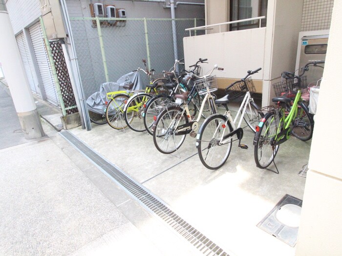物件外観写真4　(駐輪場)