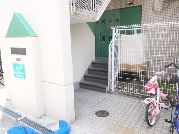 物件外観写真5　(エントランス部分)