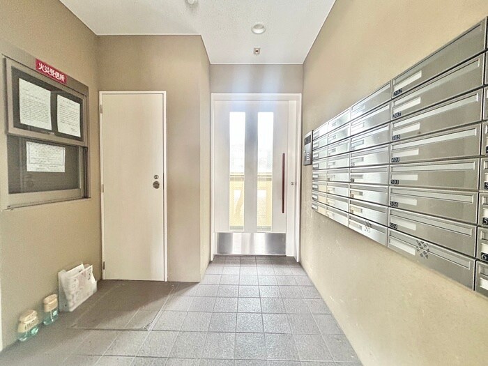 物件外観写真2　(エントランス部分)