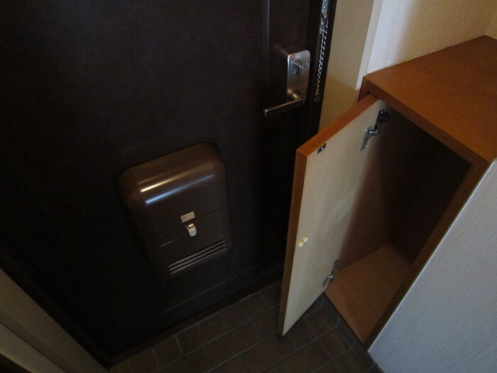 物件内観写真11　(玄関)