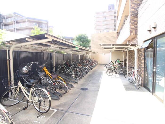 物件外観写真5　(駐輪場)