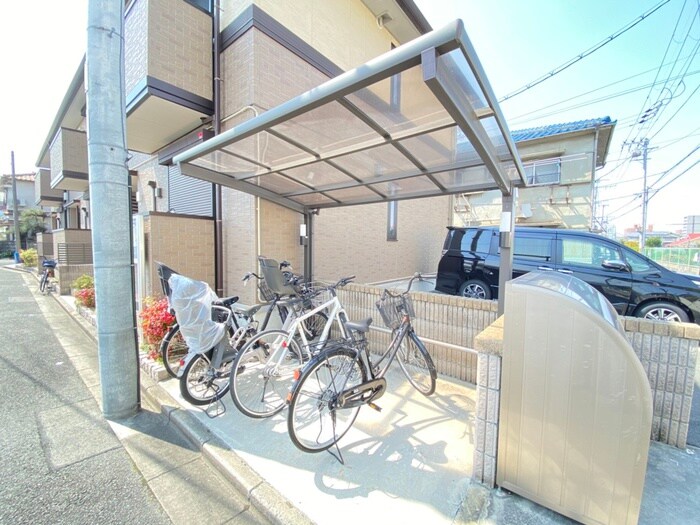 物件外観写真4　(駐輪場)
