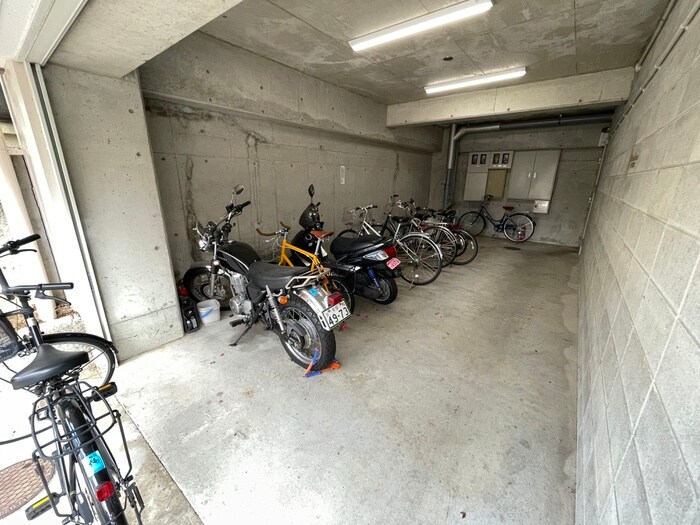 物件外観写真5　(駐輪場)