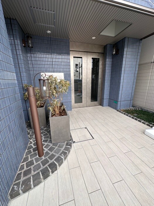 物件外観写真2　(エントランス部分)