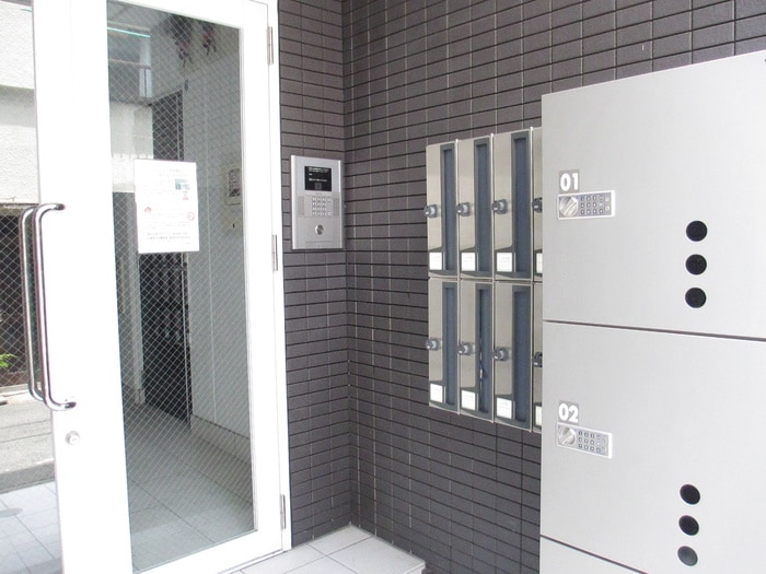 物件外観写真3　(エントランス部分)