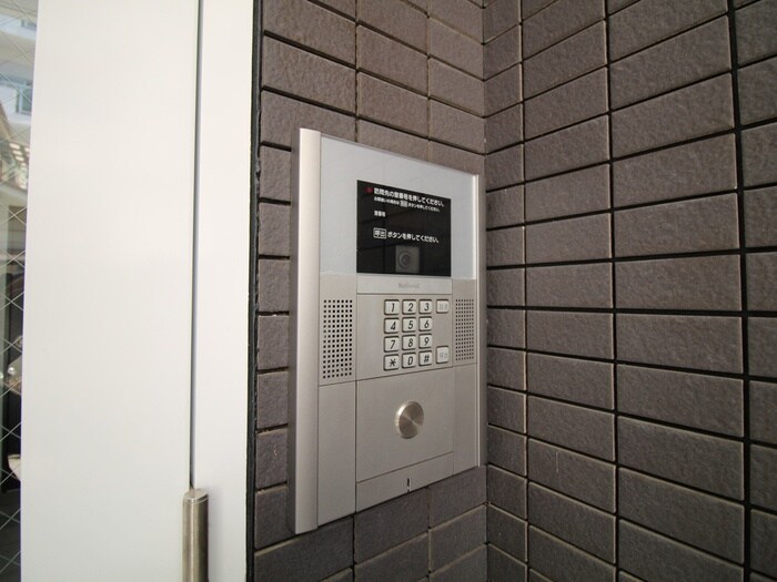 物件外観写真5　(エントランス部分)