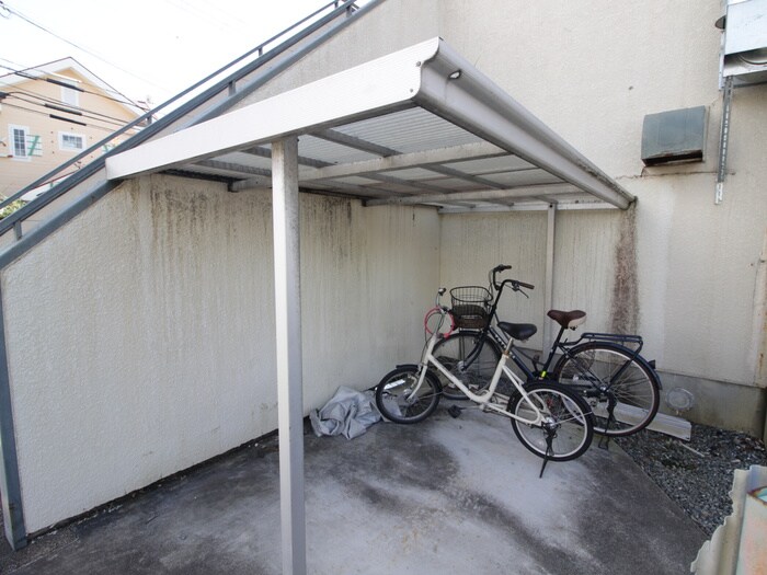 物件外観写真5　(駐輪場)