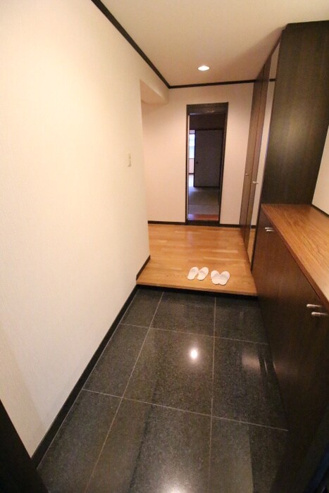 物件内観写真7　(玄関)