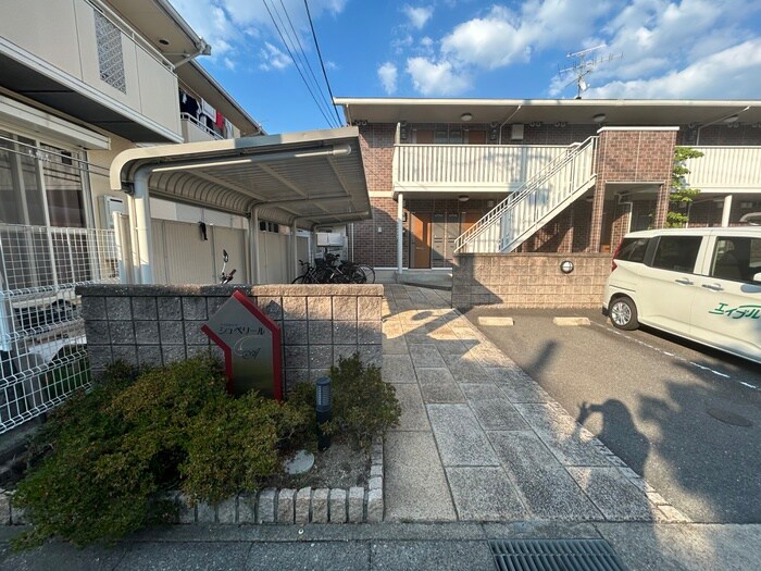 物件外観写真3　(エントランス部分)