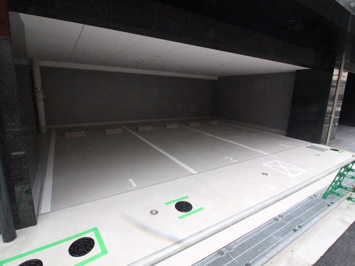 物件外観写真5　(駐車場)