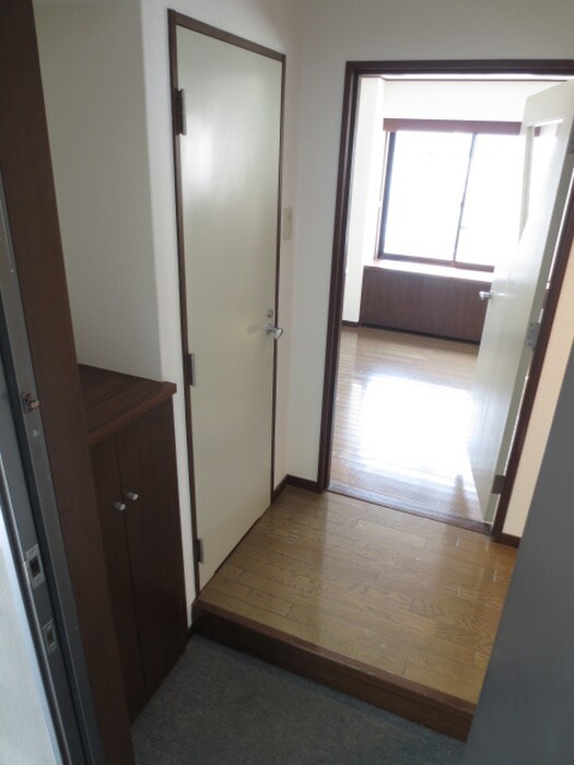 物件内観写真7　(玄関)