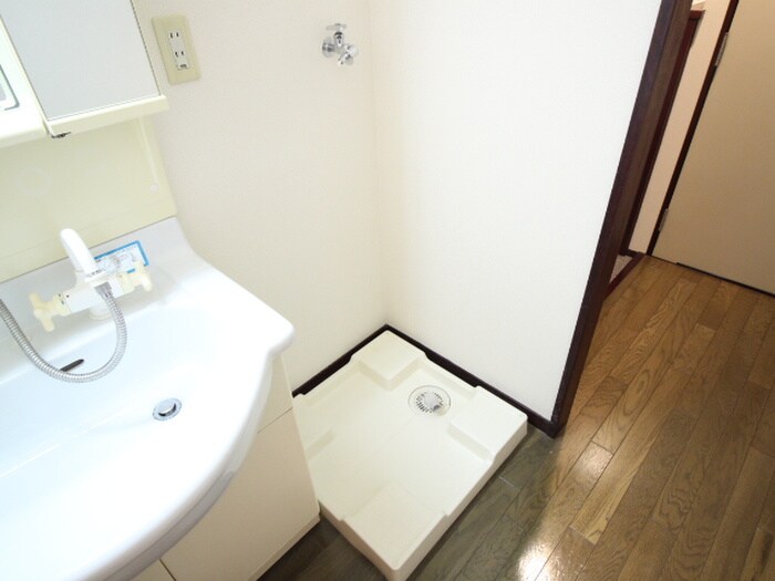 物件内観写真11　(洗濯機置場)