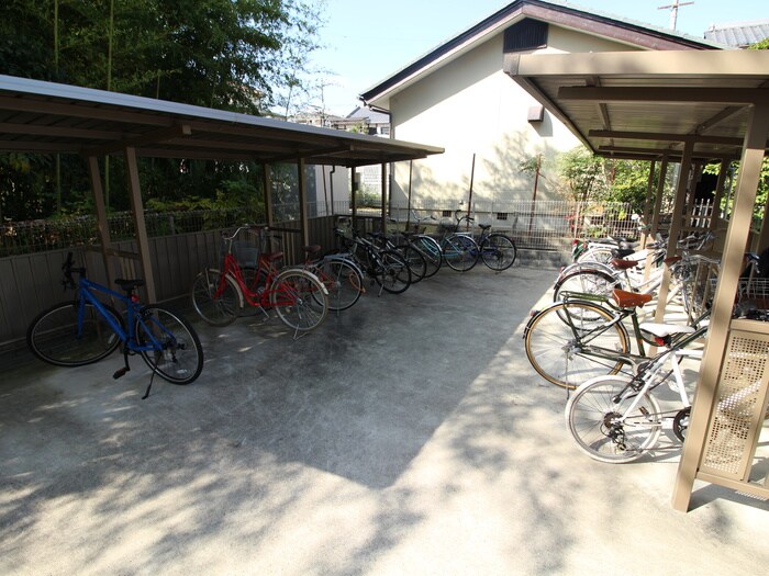 物件外観写真4　(駐輪場)