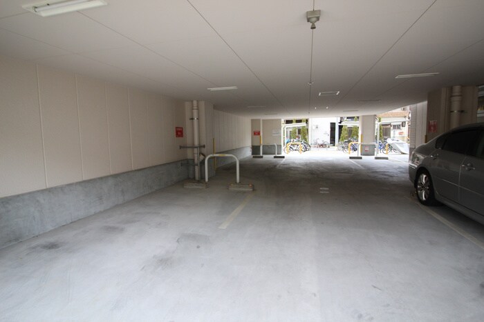 物件外観写真3　(駐車場)