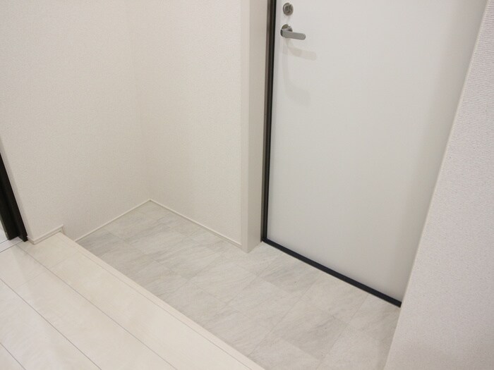 物件内観写真13　(玄関)