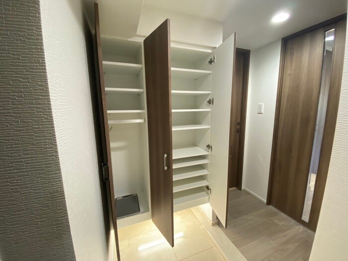 物件内観写真5　(玄関)