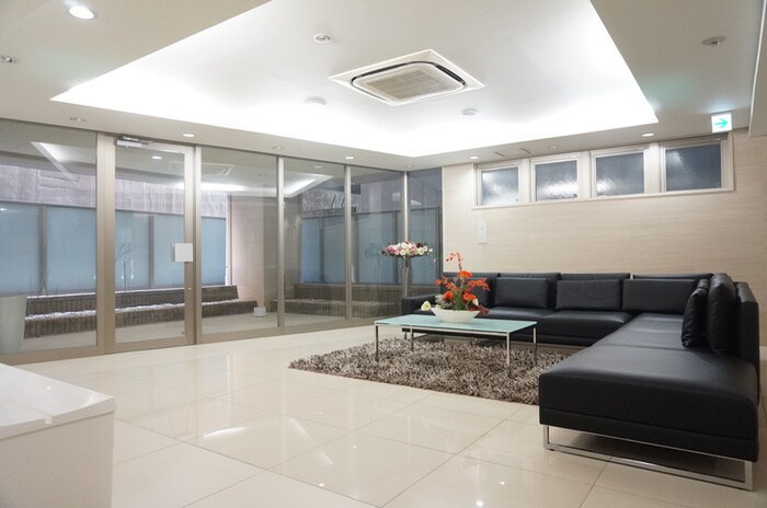 物件外観写真5　(エントランス部分)