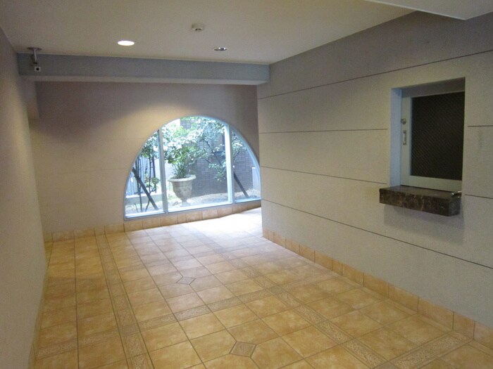 物件外観写真6　(エントランス部分)