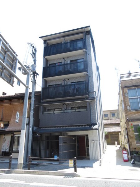 ショナポール三条神宮前外観写真