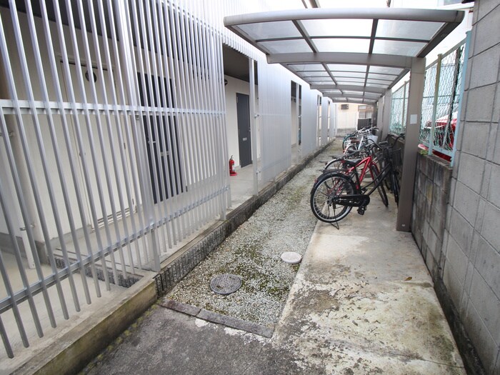 物件外観写真4　(駐輪場)