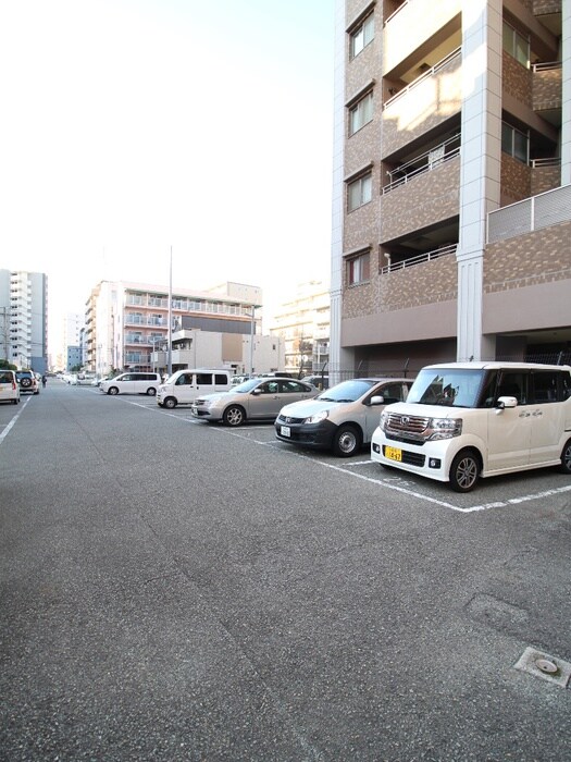 物件外観写真3　(駐車場)