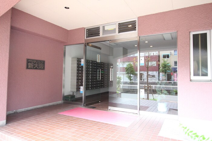 物件外観写真2　(エントランス部分)