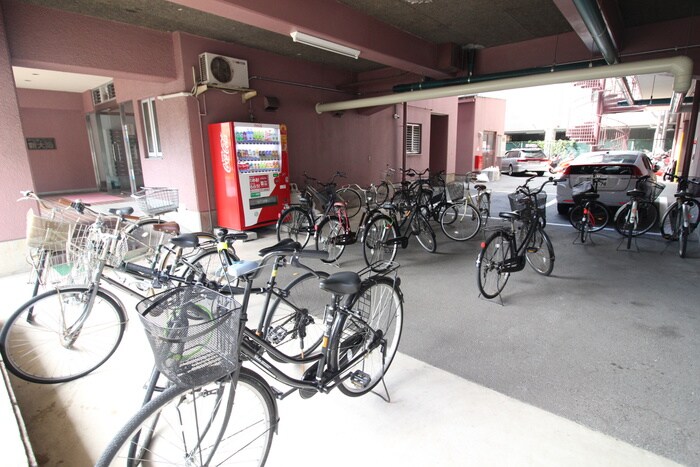 物件外観写真3　(駐輪場)