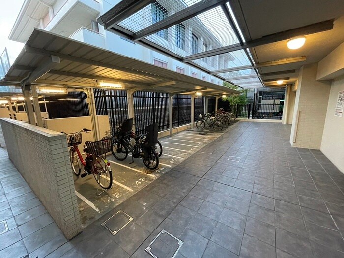 物件外観写真5　(駐輪場)
