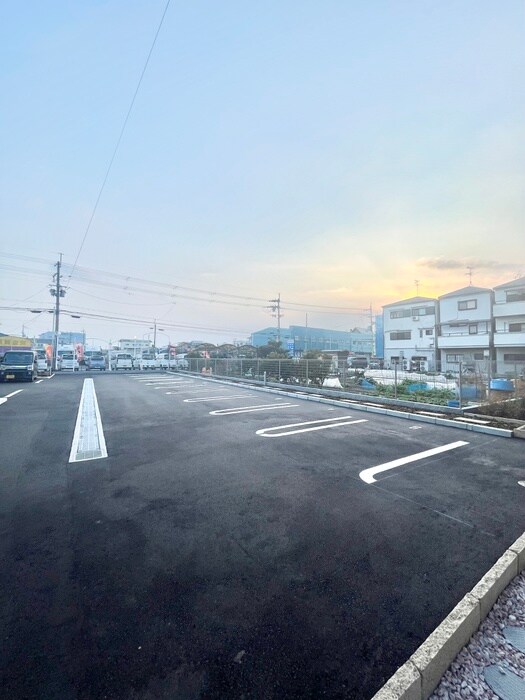 物件外観写真6　(駐車場)