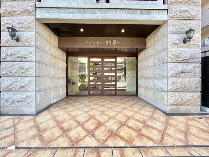 物件外観写真4　(エントランス部分)