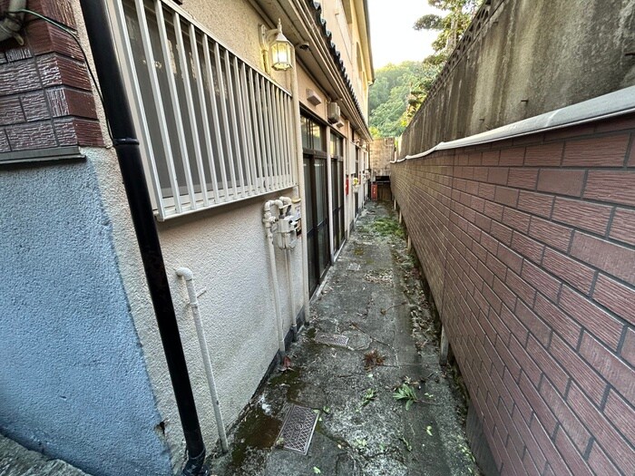 物件外観写真5　(エントランス部分)