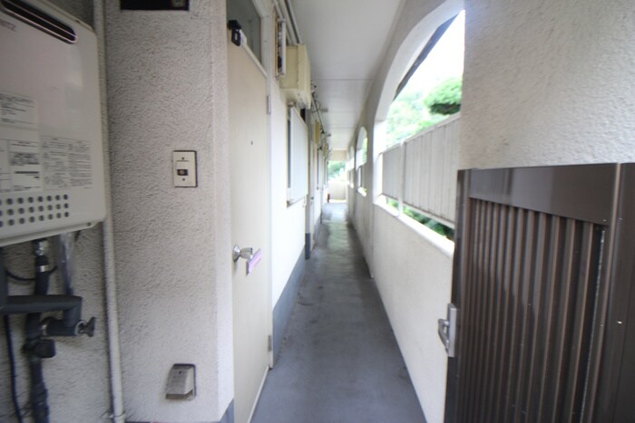 物件外観写真6　(エントランス部分)