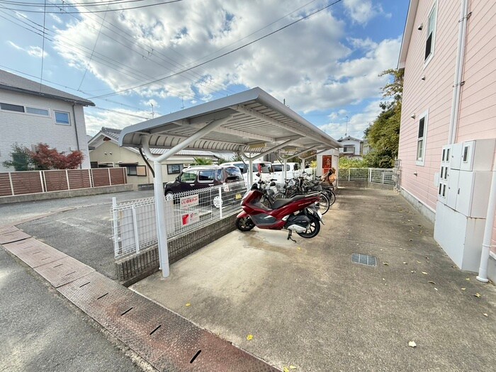物件外観写真5　(駐輪場)