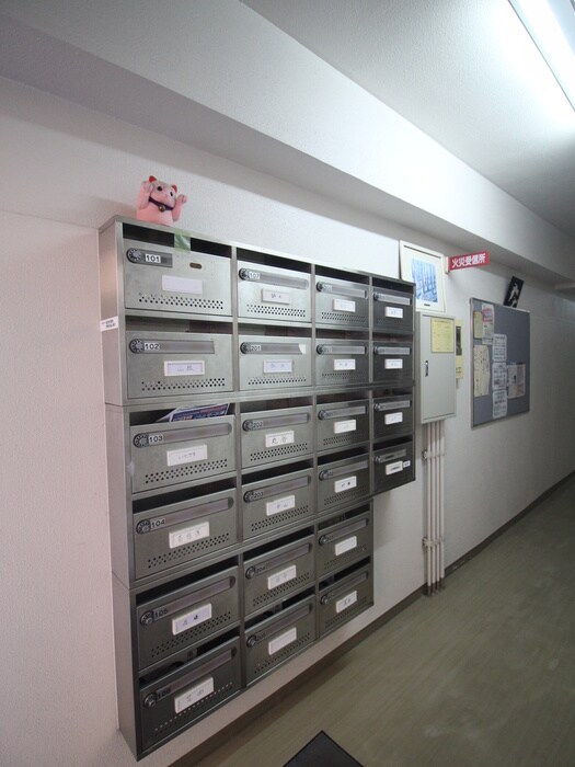 物件外観写真4　(エントランス部分)