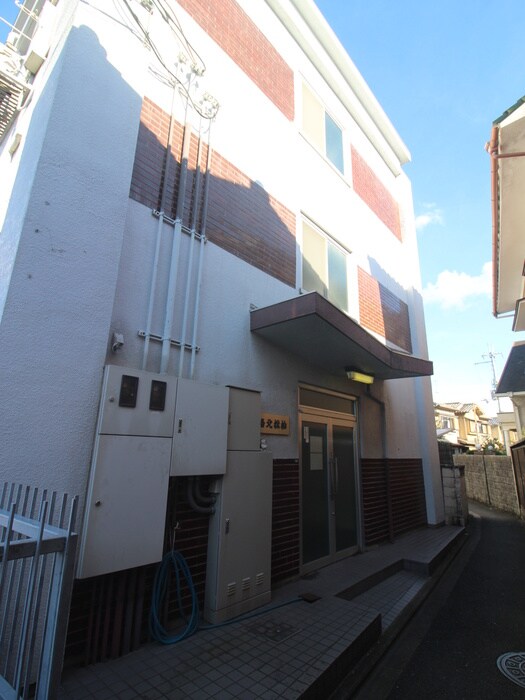 物件外観写真5　(エントランス部分)