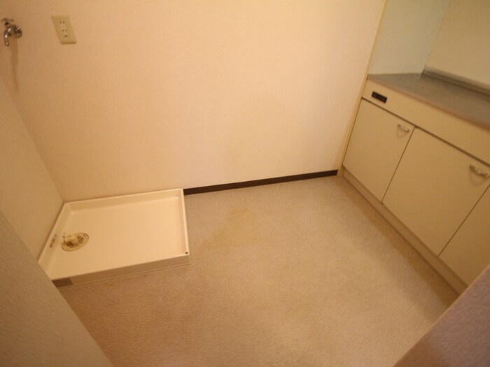 物件内観写真13　(洗濯機置場)