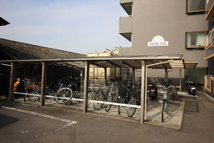 物件外観写真3　(駐輪場)