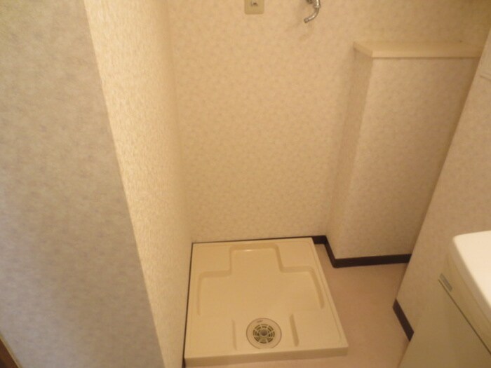 物件内観写真6　(洗濯機置場)